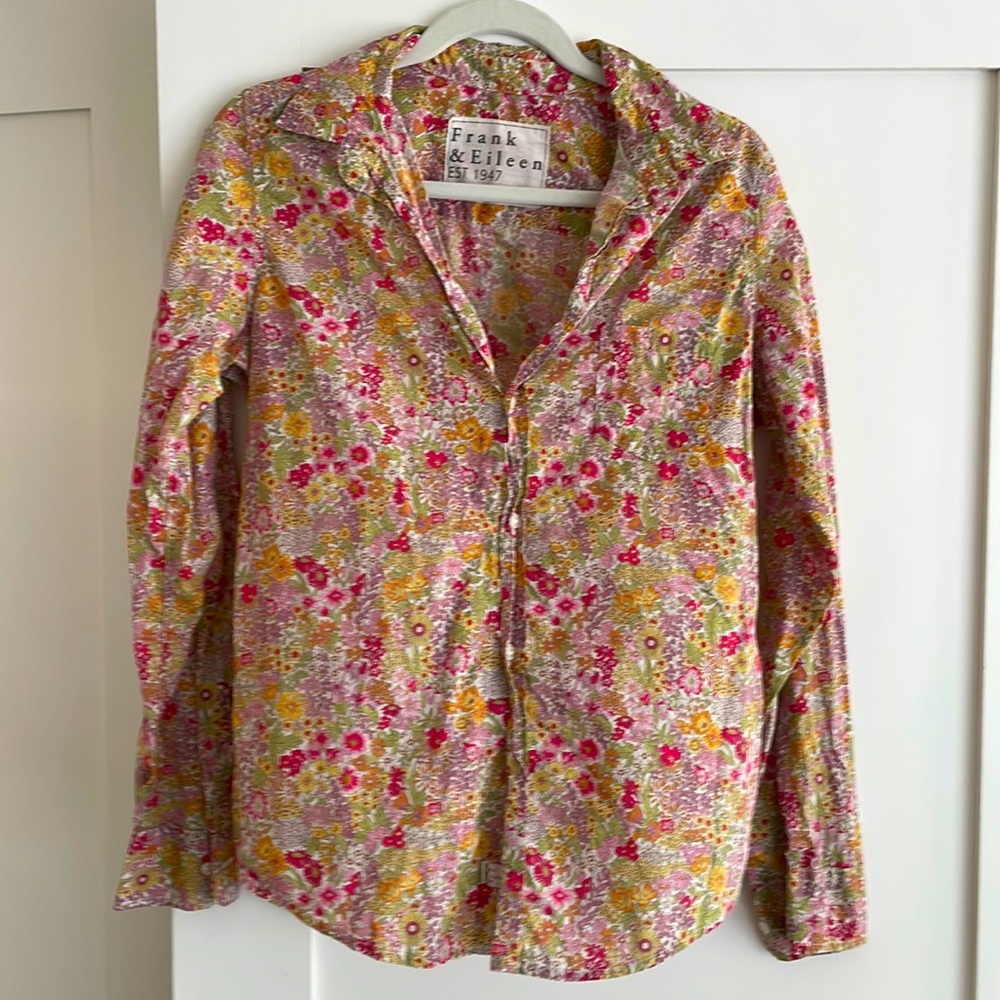 EUC Frank and Eileen button-up shirt! Sz Medium.